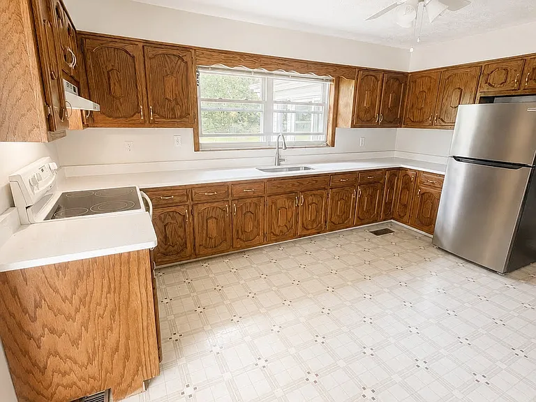 523 Lee Dr — Photo 4