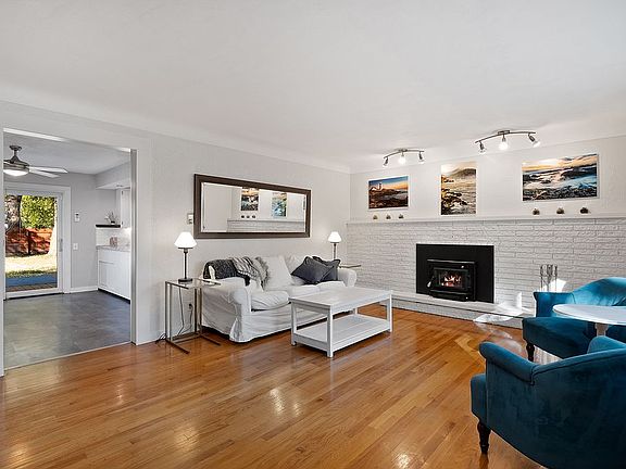 4th image of 221 Joseph Dr
