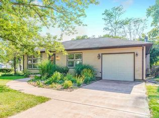 5425 N Glen Elm Dr, Peoria Heights, IL 61616