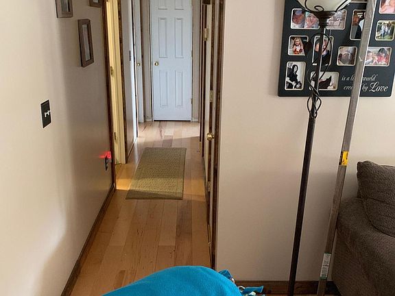 5th image of 202 Eastwood Dr