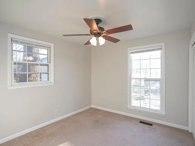 610 Ashley Ct — Photo 16