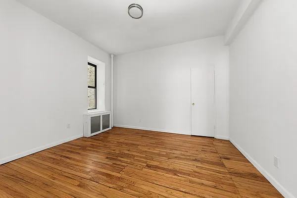 Bedroom, photo 1