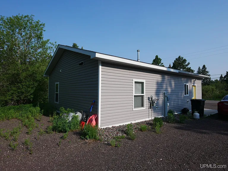 17245 Atlantic Ave — Photo 2