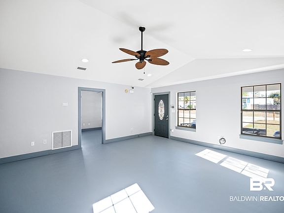 3rd image of 2001 Maria Ln