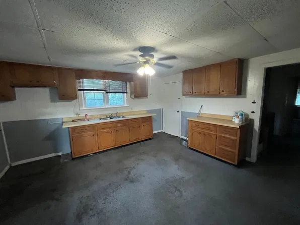 952 State Route 66, Vandergrift, PA 15690
