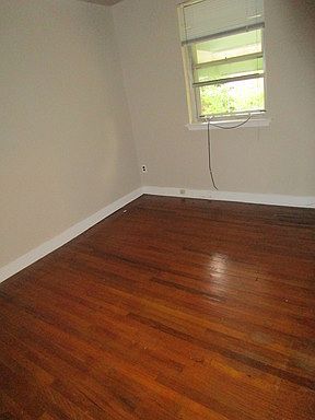 4th image of 5836 Oakland St