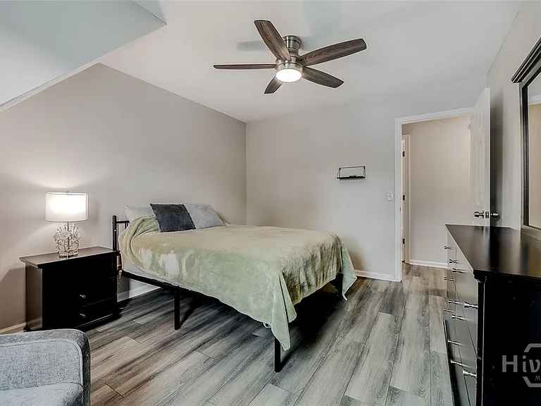 110 Embassy Ct — Photo 31