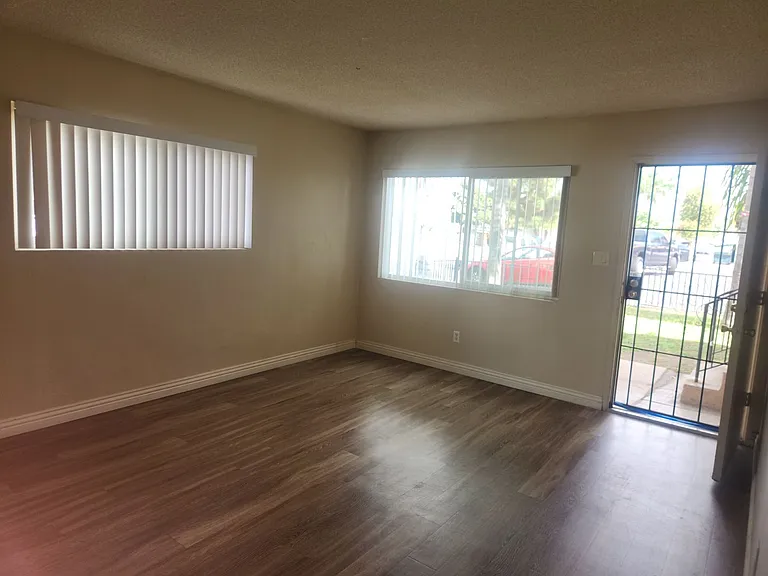 1131 E Lexington Ave — Photo 5