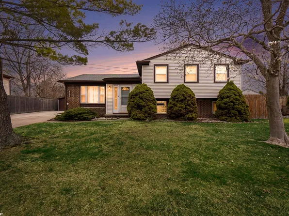 4883 Benjamin Dr, Sterling Heights, MI 48310