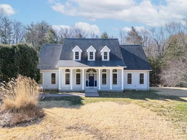 10 Fieldstone Dr, Palmer, MA 01069