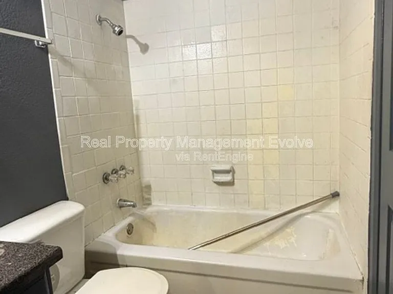 2689 W Ocotillo Rd — Photo 15