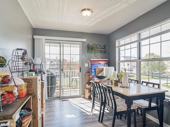 4th image of 688 Grosse Pointe Cir #688