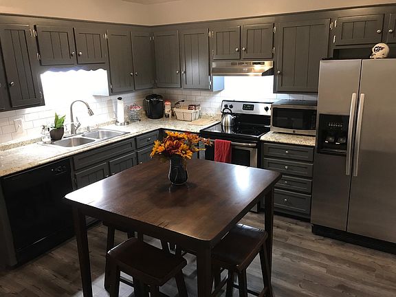 3rd image of 210 Hickory Hill Ct