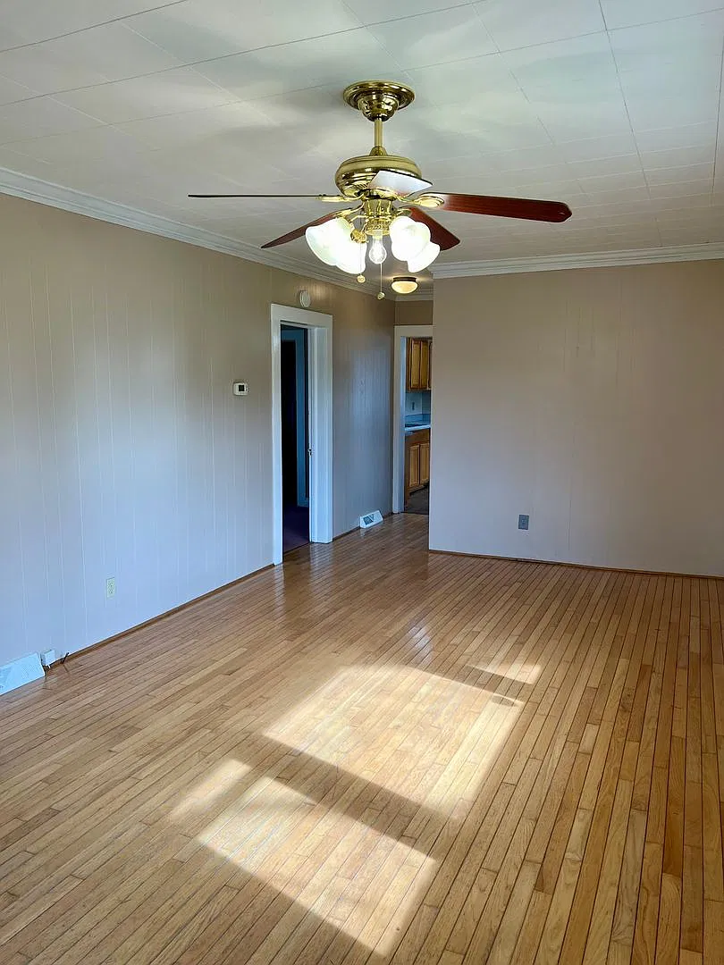 Classic Brick Ranch in the heart of Hendersonville! — Photo 3