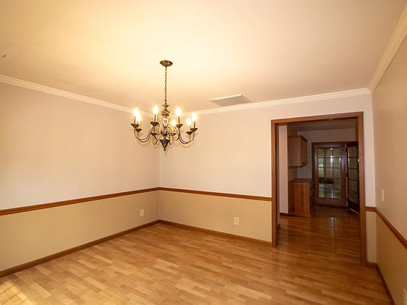 4th image of 205 Avenue One St
