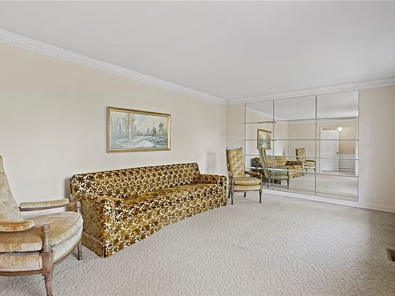 5th image of 27 Riverview Dr