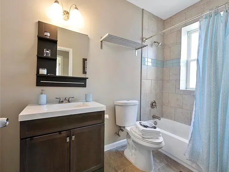 2nd Floor Hall Bath