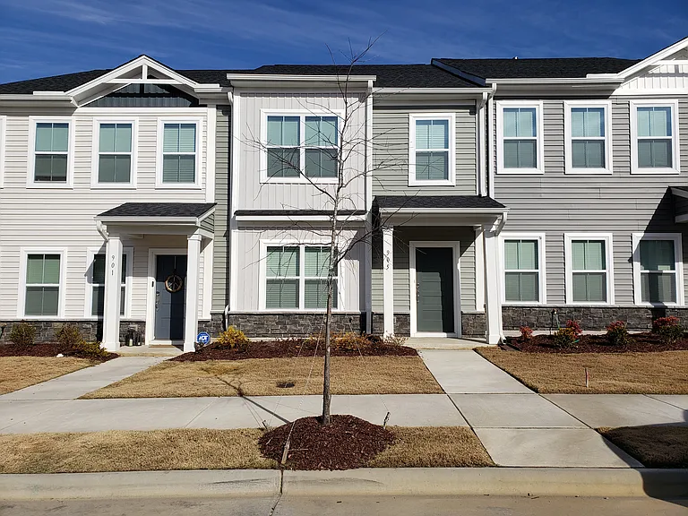 905 Robbie Jackson Ln — Photo 4