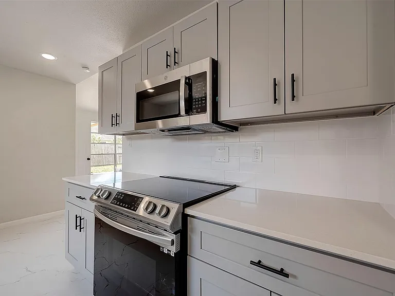 12055 Fairpoint Dr — Photo 37