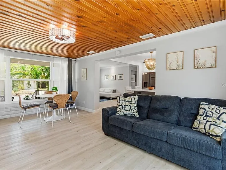 1009 Chester Dr — Photo 12
