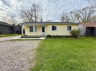 1010 State Rd, Fenton, MI 48430