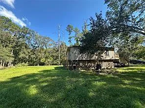 Building Photo - 17901 Pine St