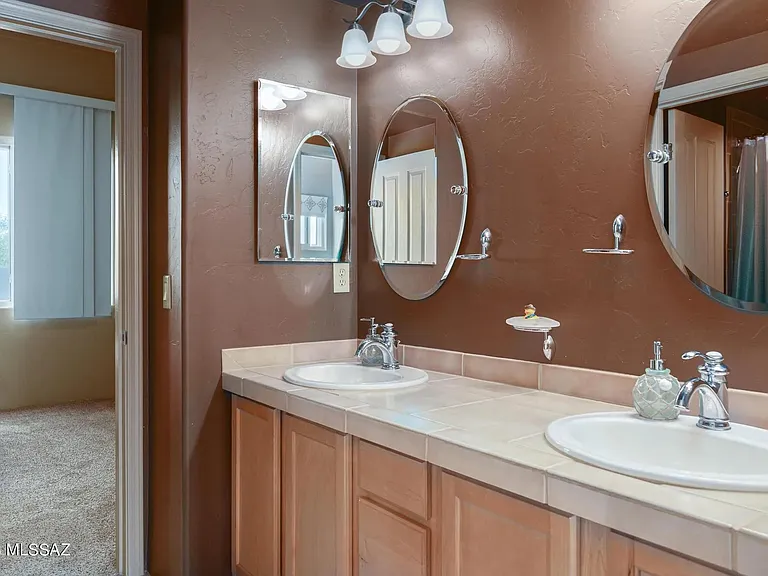 161 E Bishop Ln — Photo 10