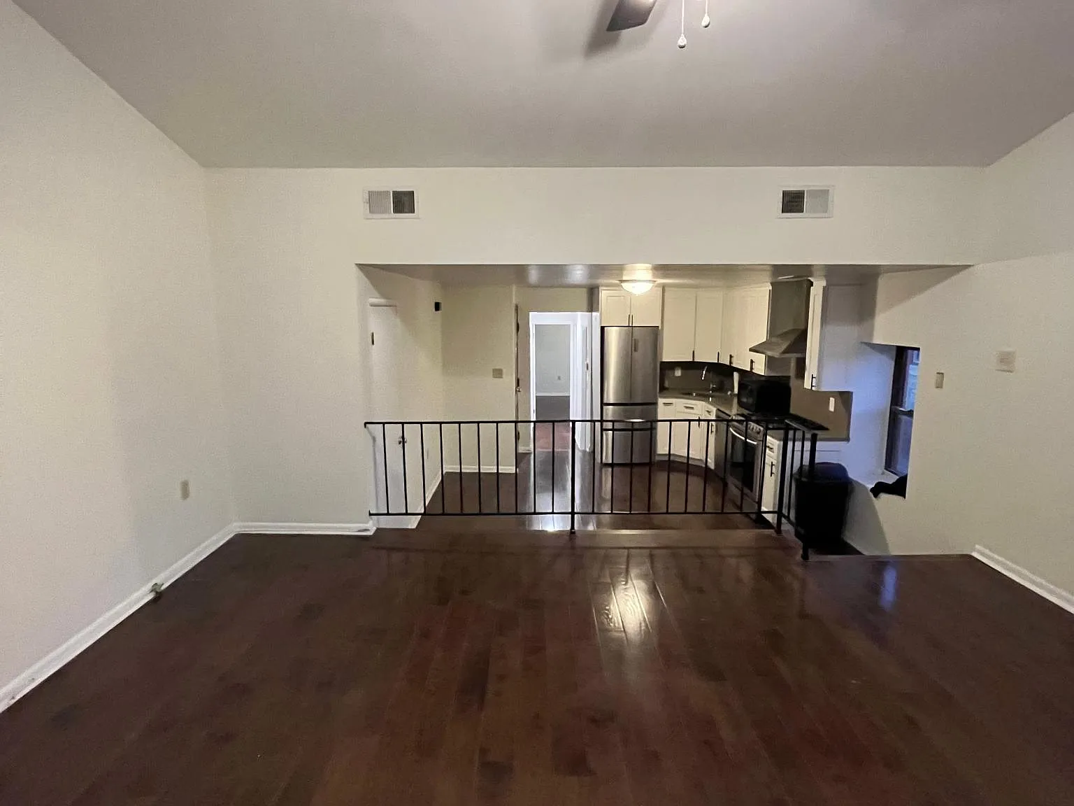 1 bed, 900 sqft, $1,500 — Photo 3