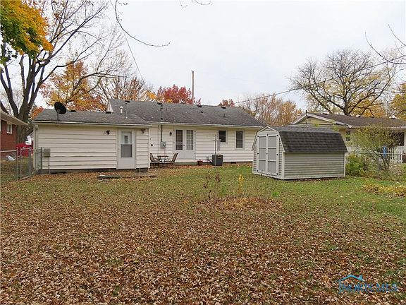 3rd image of 412 Pleasantwood Ave