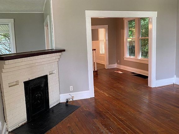 2nd image of 404 Leslie Ave