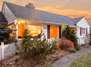 2203 12th St, Anacortes, WA 98221