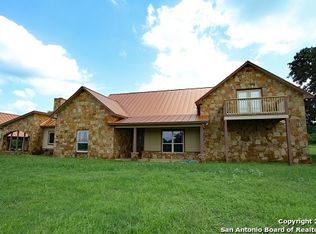 1132 County Road 652, Devine, TX 78016