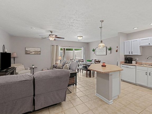 4th image of 10740 Lakefront Cir