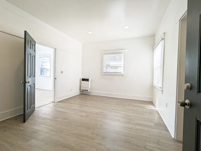 2 bed, 1.0 bath, 900 sqft, $1,995 — Photo 2