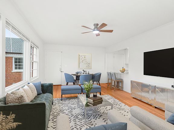 4th image of 1410 Hinman Ave APT 3