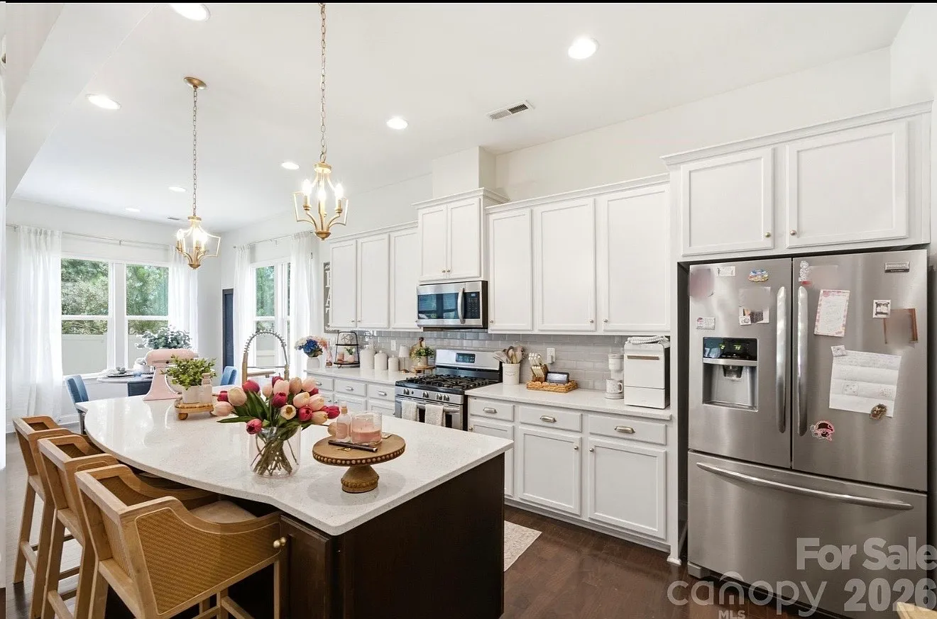 3 bed, 1859 sqft, $2,700 — Photo 3