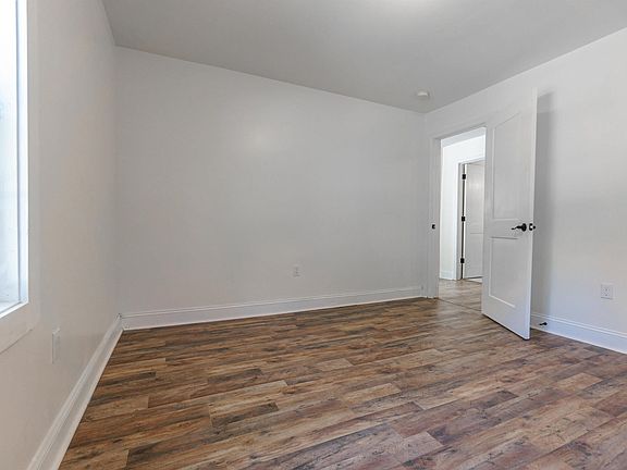 5th image of 827 Marianna St