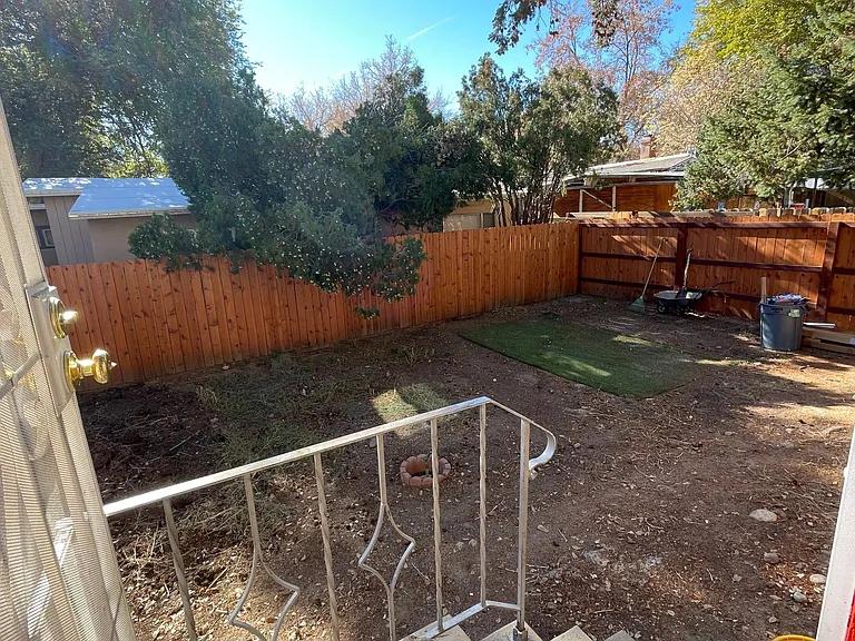 Private fully-fenced yard