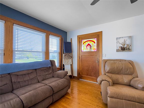 5th image of 805 W Saint Anthony Ave
