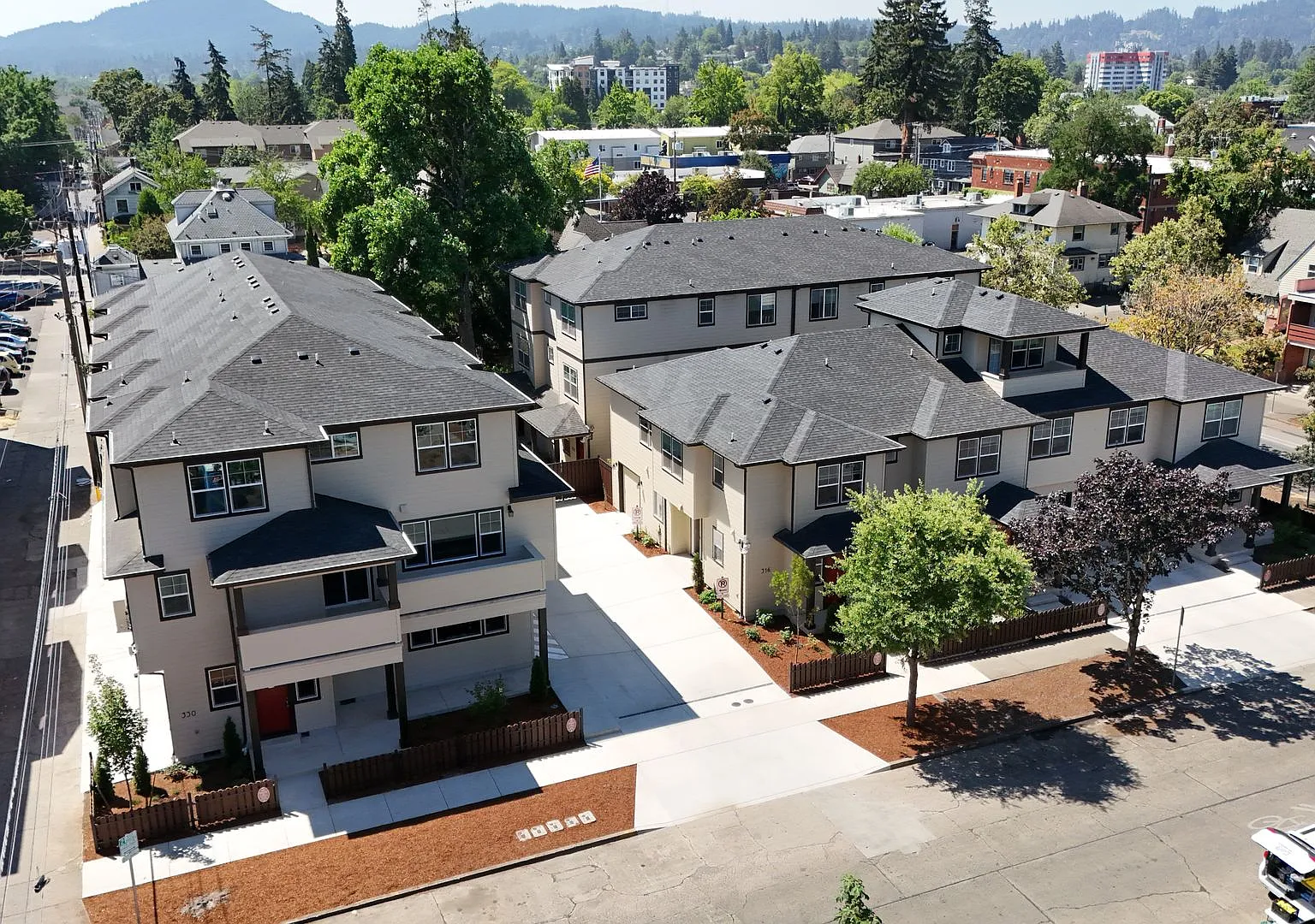 4 Bedroom / 4 bath New Townhome. Every bedroom is its own Master Suite with your own full bathroo... — Photo 3