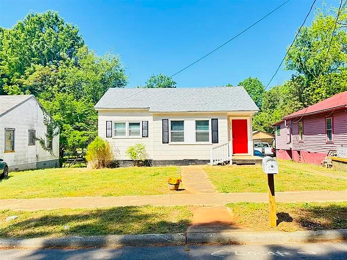1030 Caldwell St — Photo 2