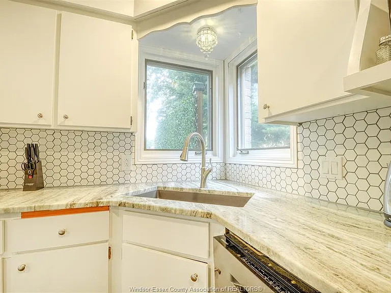 106 Marentette Dr — Photo 12