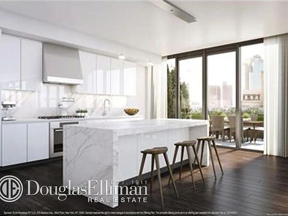 3rd image of 5 Franklin Pl #16A