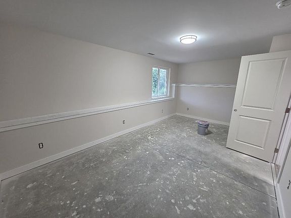 4th image of 467 Eagle Creek Dr