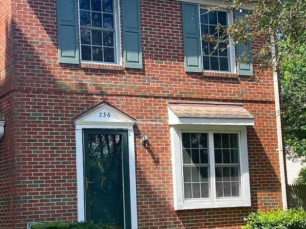 236 Green Blade Dr, Dover, DE 19904