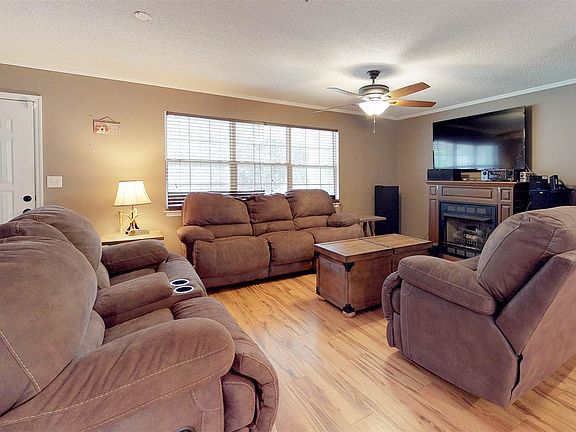 3rd image of 330 Fairhill Dr NE