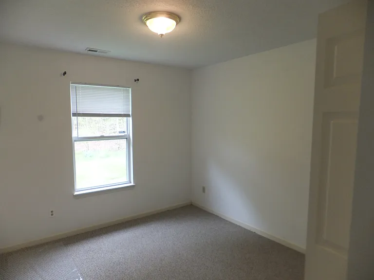 496 Pheasant Run — Photo 13