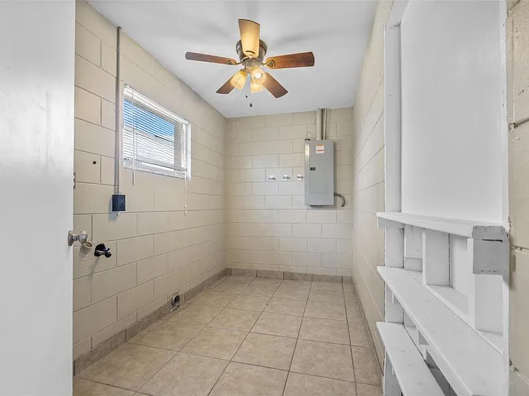 122 Gordon Dr — Photo 5