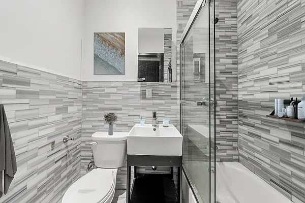 Rented by Vector New York, LLC | media 6