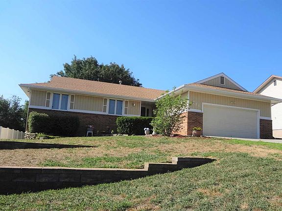 3rd image of 721 Skyline Dr